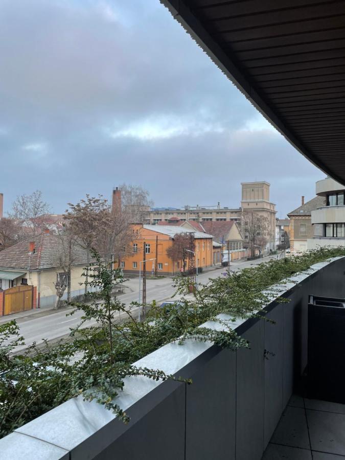 Design Apartman - Free Parking Szegedin Exterior foto